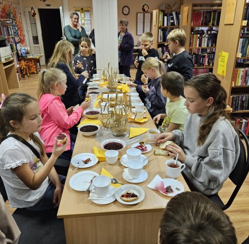 Sirsnīgi mirkļi ar piparmētru tēju, ievārījumu un dzeju